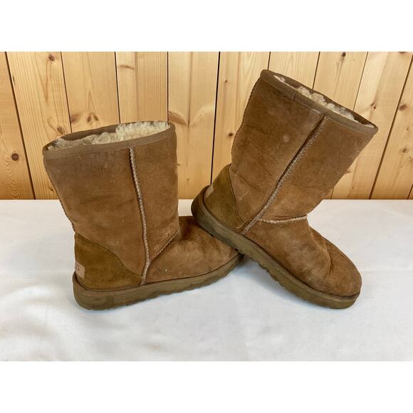 Ugg Women's Classic Boot, Brown - Women's size 7 - Picture 2 of 7